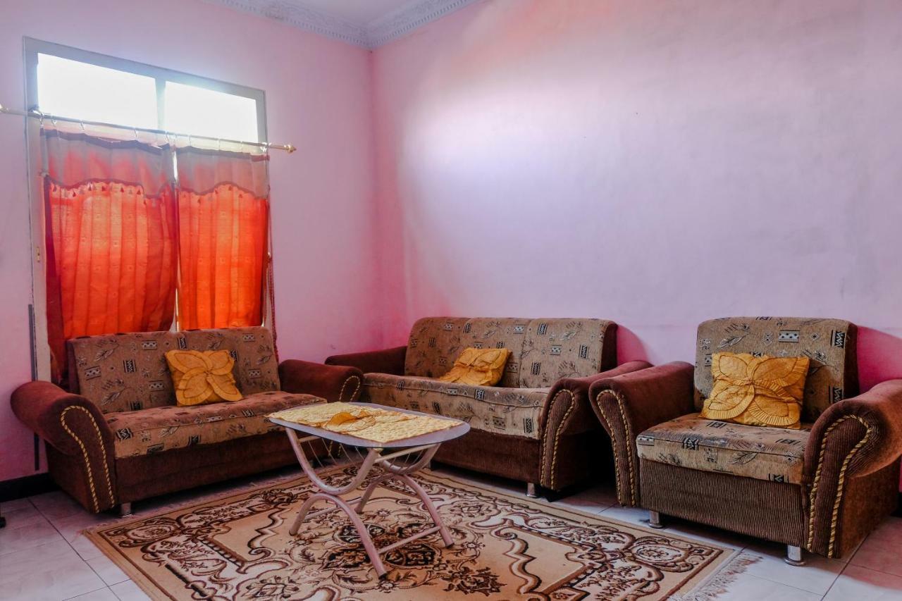 Oyo 1351 Tanggulasi Resto & Residence Syariah Magetan Εξωτερικό φωτογραφία
